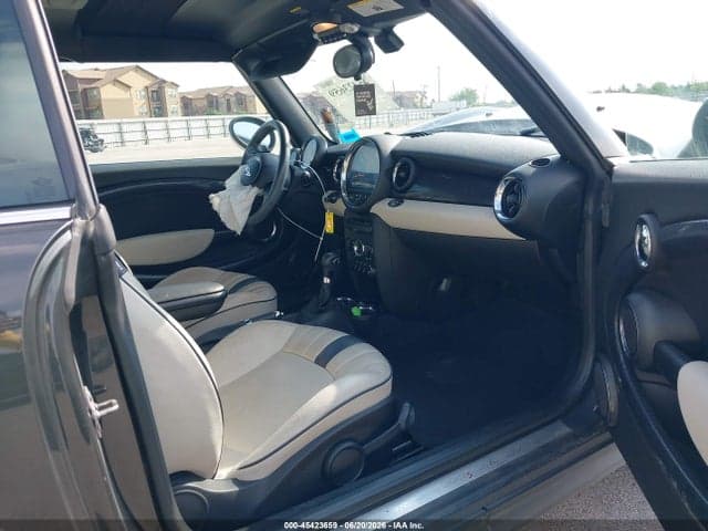 2015 MINI CONVERTIBLE COOPER 5