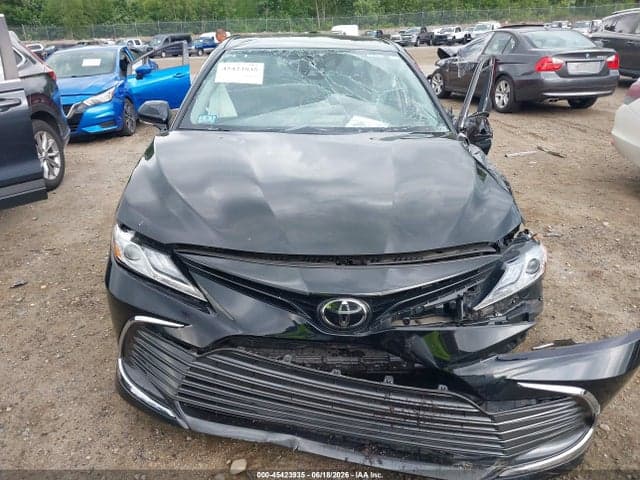 2022 TOYOTA CAMRY XLE 12