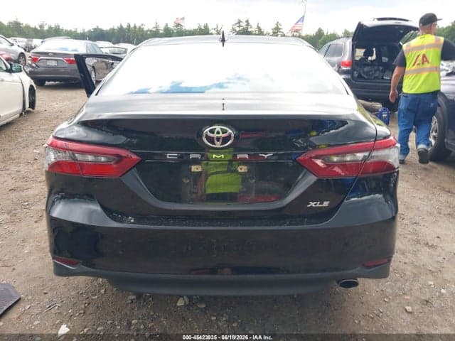 2022 TOYOTA CAMRY XLE 16