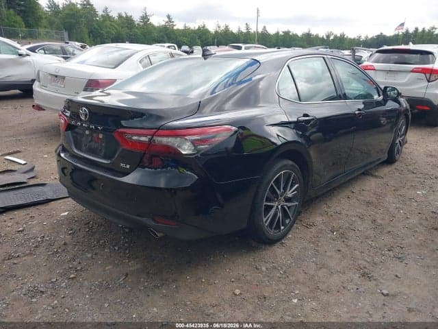 2022 TOYOTA CAMRY XLE 4