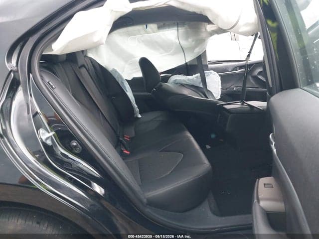 2022 TOYOTA CAMRY XLE 8