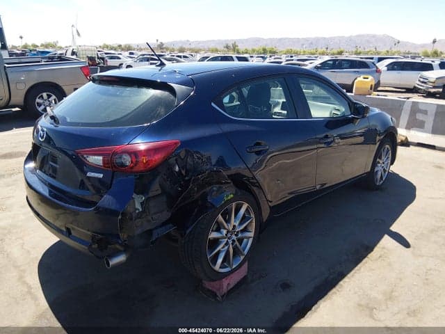 2018 MAZDA MAZDA3 TOURING 4