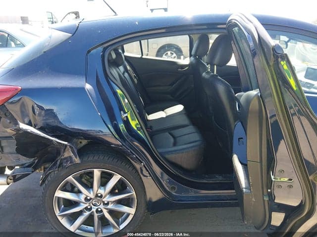 2018 MAZDA MAZDA3 TOURING 8