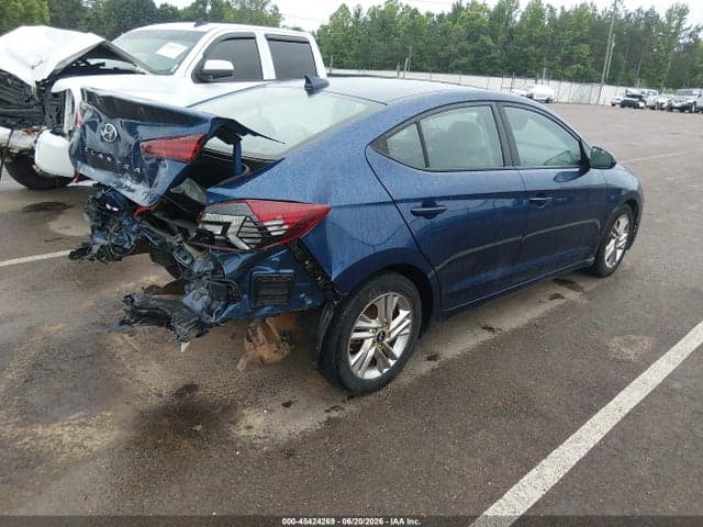 2020 HYUNDAI ELANTRA SEL 4