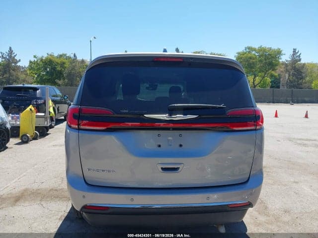 2021 CHRYSLER PACIFICA TOURING 17