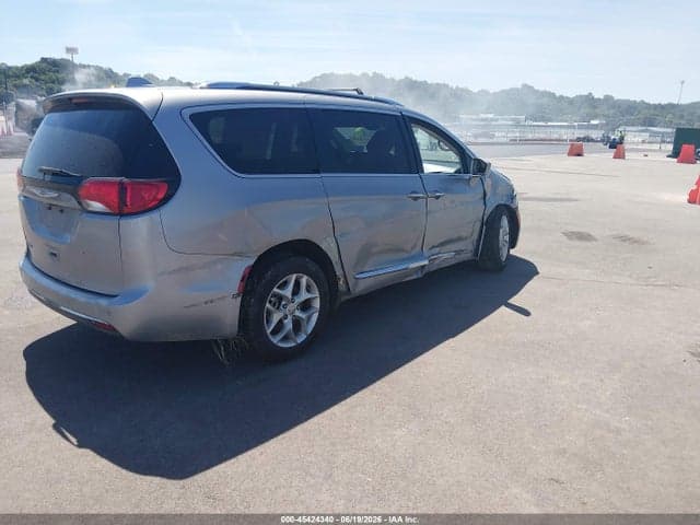 2020 CHRYSLER PACIFICA TOURING L 4