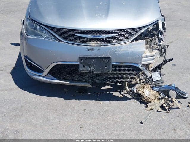 2020 CHRYSLER PACIFICA TOURING L 6