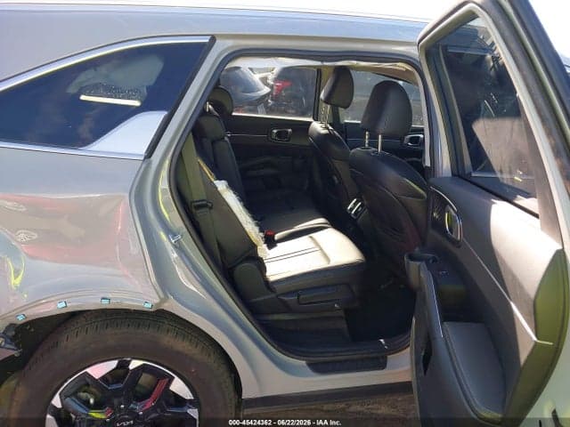 2025 KIA SORENTO S 8