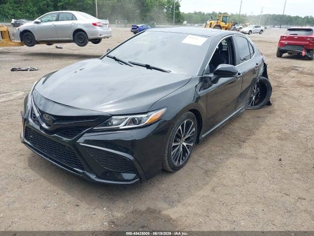 2020 TOYOTA CAMRY SE 2