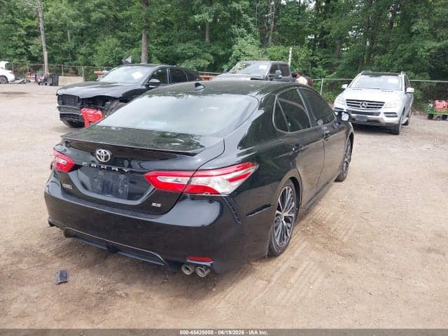 2020 TOYOTA CAMRY SE 4