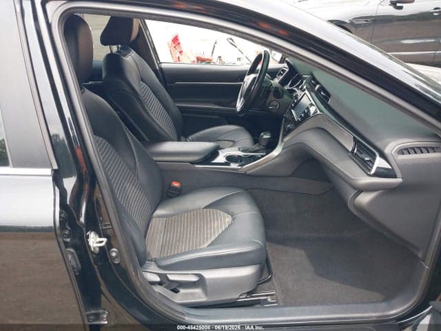2020 TOYOTA CAMRY SE 5