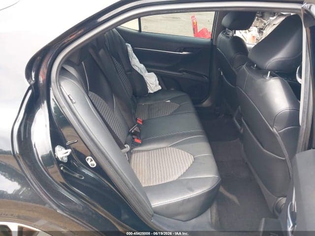 2020 TOYOTA CAMRY SE 8