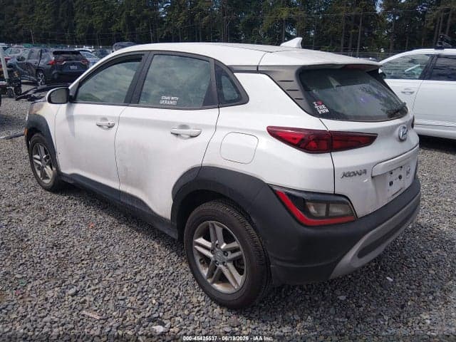 2022 HYUNDAI KONA SE 3