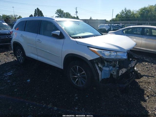 2019 TOYOTA HIGHLANDER XLE 1