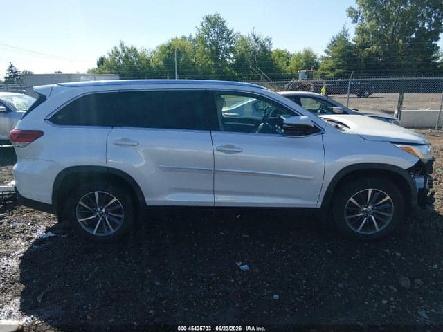 2019 TOYOTA HIGHLANDER XLE 14