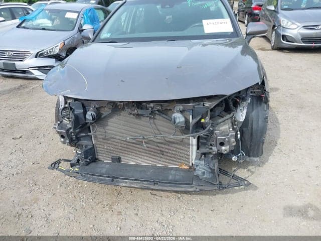 2018 TOYOTA CAMRY LE 11