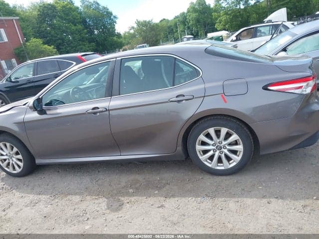 2018 TOYOTA CAMRY LE 13