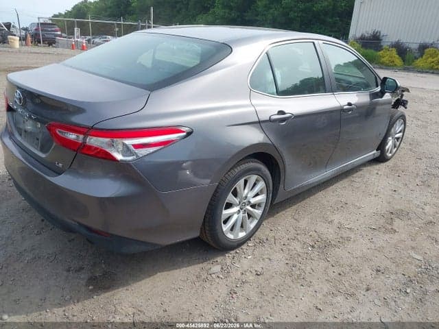 2018 TOYOTA CAMRY LE 4