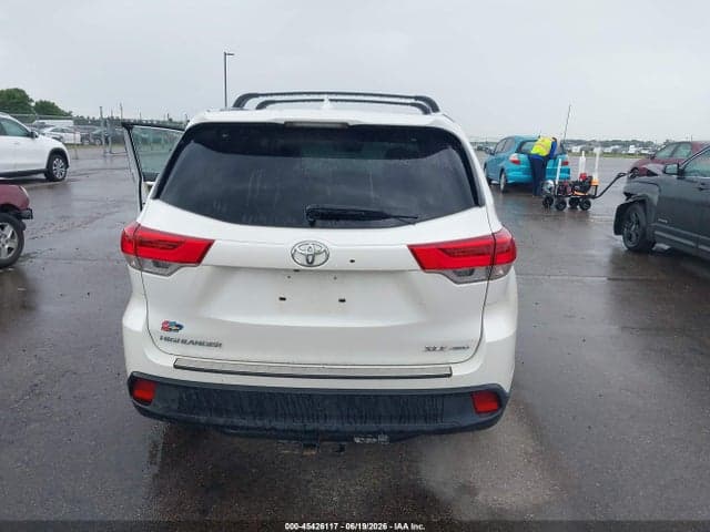 2017 TOYOTA HIGHLANDER XLE 17