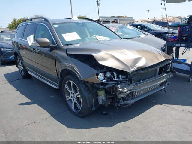2013 VOLVO XC70 T6 1