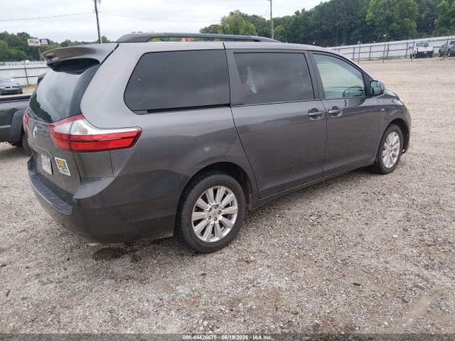 2017 TOYOTA SIENNA LE 7 PASSENGER 4