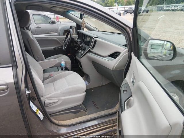 2017 TOYOTA SIENNA LE 7 PASSENGER 5