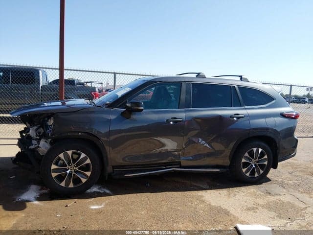 2025 TOYOTA HIGHLANDER XLE 14