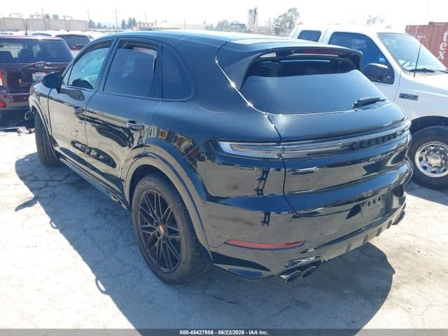 2025 PORSCHE CAYENNE GTS 3