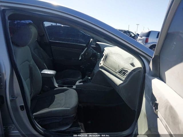 2017 HYUNDAI ELANTRA SE 5