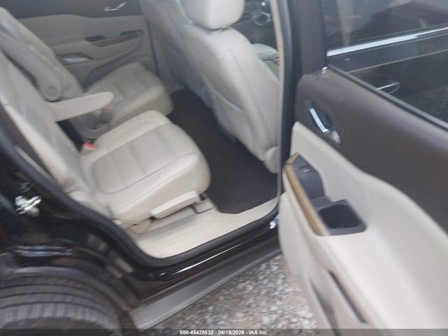 2017 GMC ACADIA DENALI 8