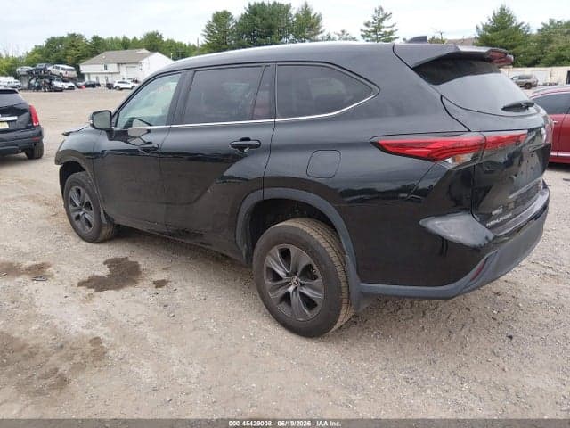2021 TOYOTA HIGHLANDER XLE 3