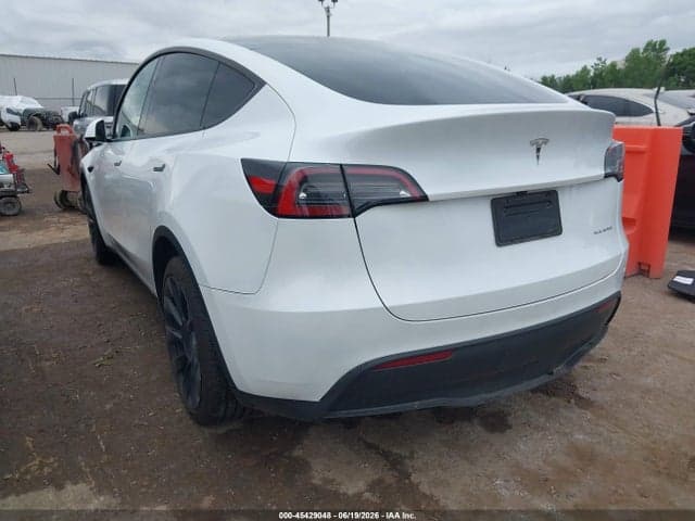 2024 TESLA MODEL Y 4