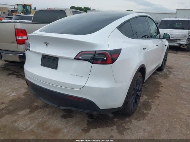 2024 TESLA MODEL Y 5