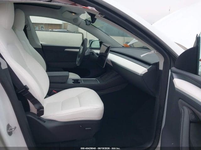 2024 TESLA MODEL Y 6