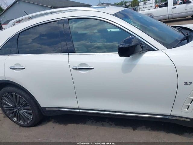 2017 INFINITI QX70 13