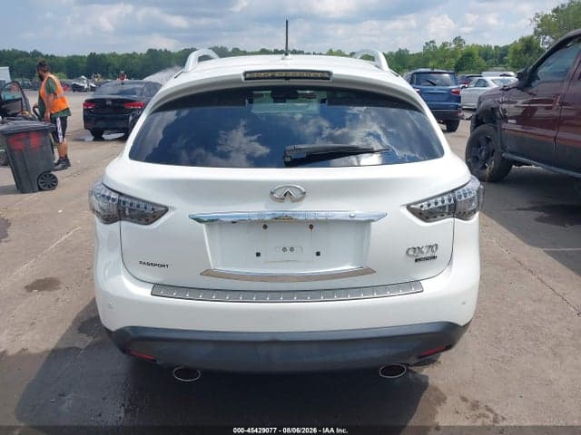 2017 INFINITI QX70 16