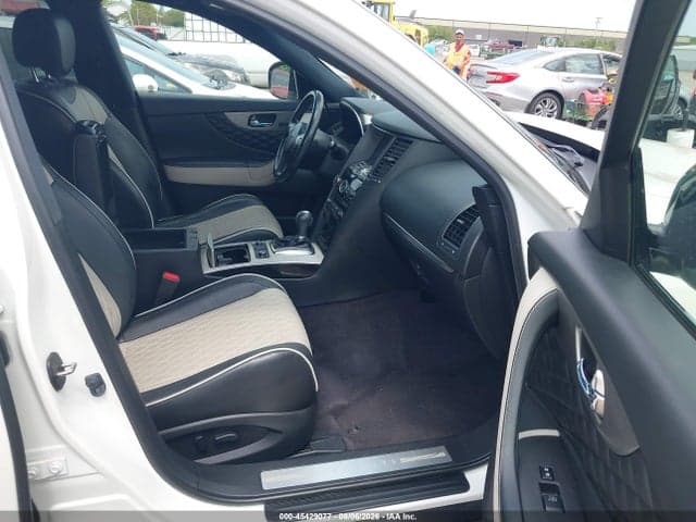 2017 INFINITI QX70 5