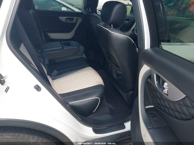2017 INFINITI QX70 8