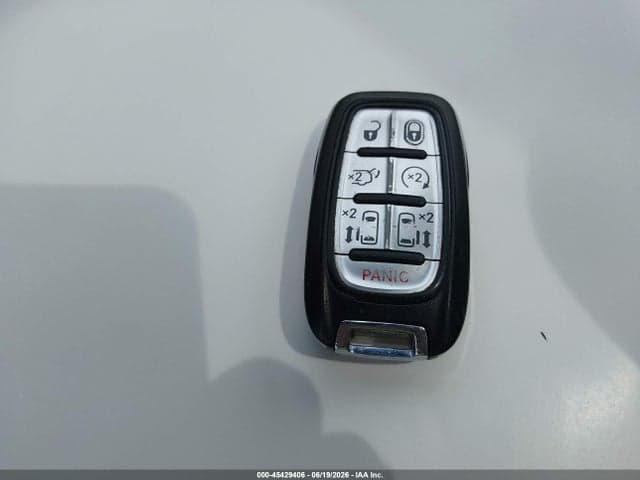 2018 CHRYSLER PACIFICA LIMITED 11
