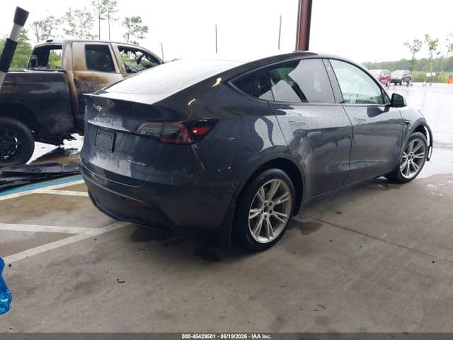 2023 TESLA MODEL Y 4