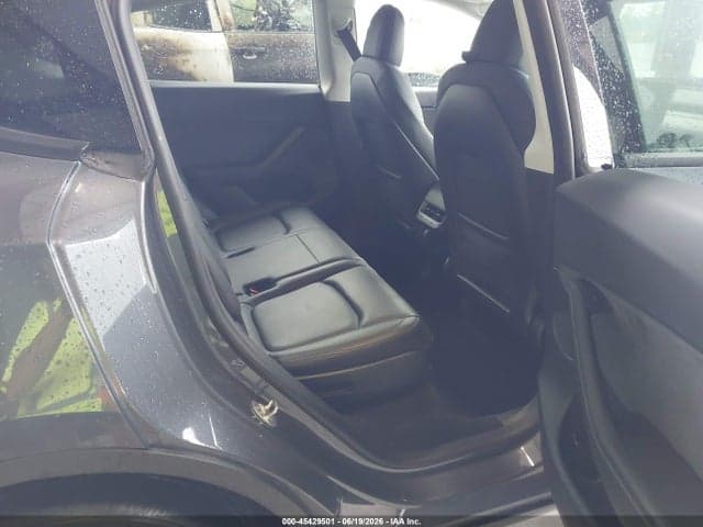 2023 TESLA MODEL Y 8
