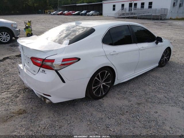2019 TOYOTA CAMRY SE 4