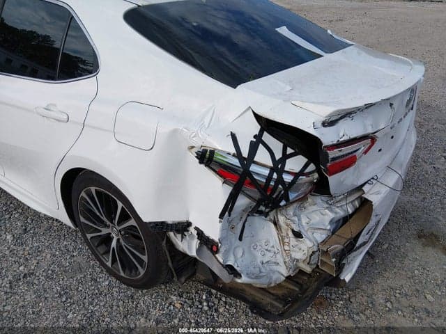 2019 TOYOTA CAMRY SE 6
