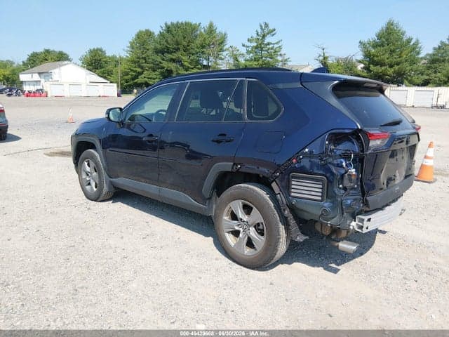 2024 TOYOTA RAV4 XLE 3