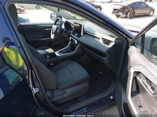 2024 TOYOTA RAV4 XLE 5