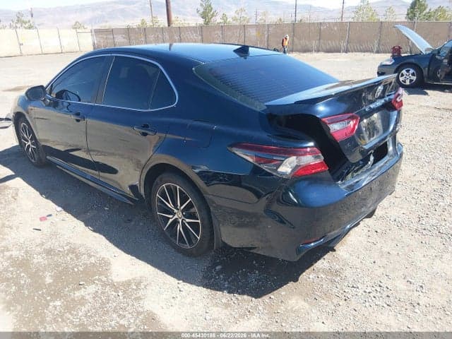 2021 TOYOTA CAMRY SE AWD 3