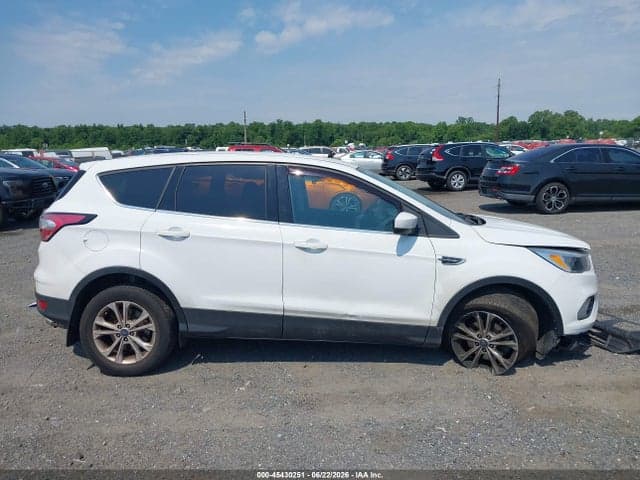 2017 FORD ESCAPE SE 14