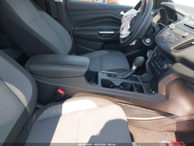 2017 FORD ESCAPE SE 5
