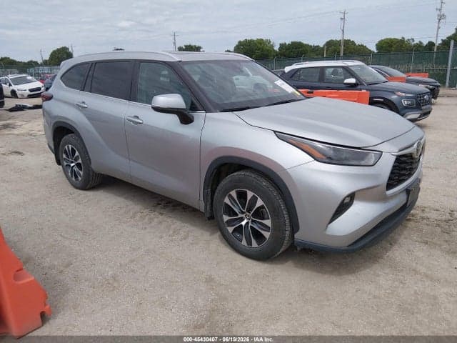 2024 TOYOTA HIGHLANDER XLE 1