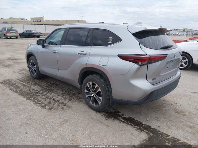 2024 TOYOTA HIGHLANDER XLE 3